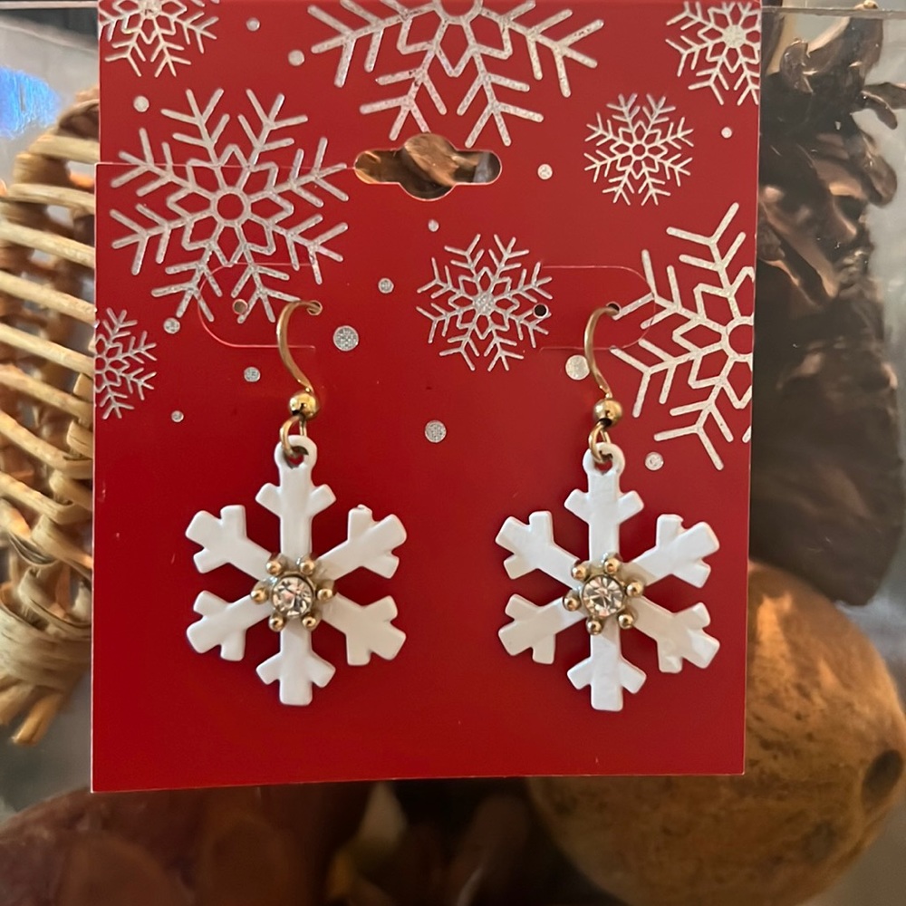 3/$20🎀 Snowflake Christmas earrings ❄️